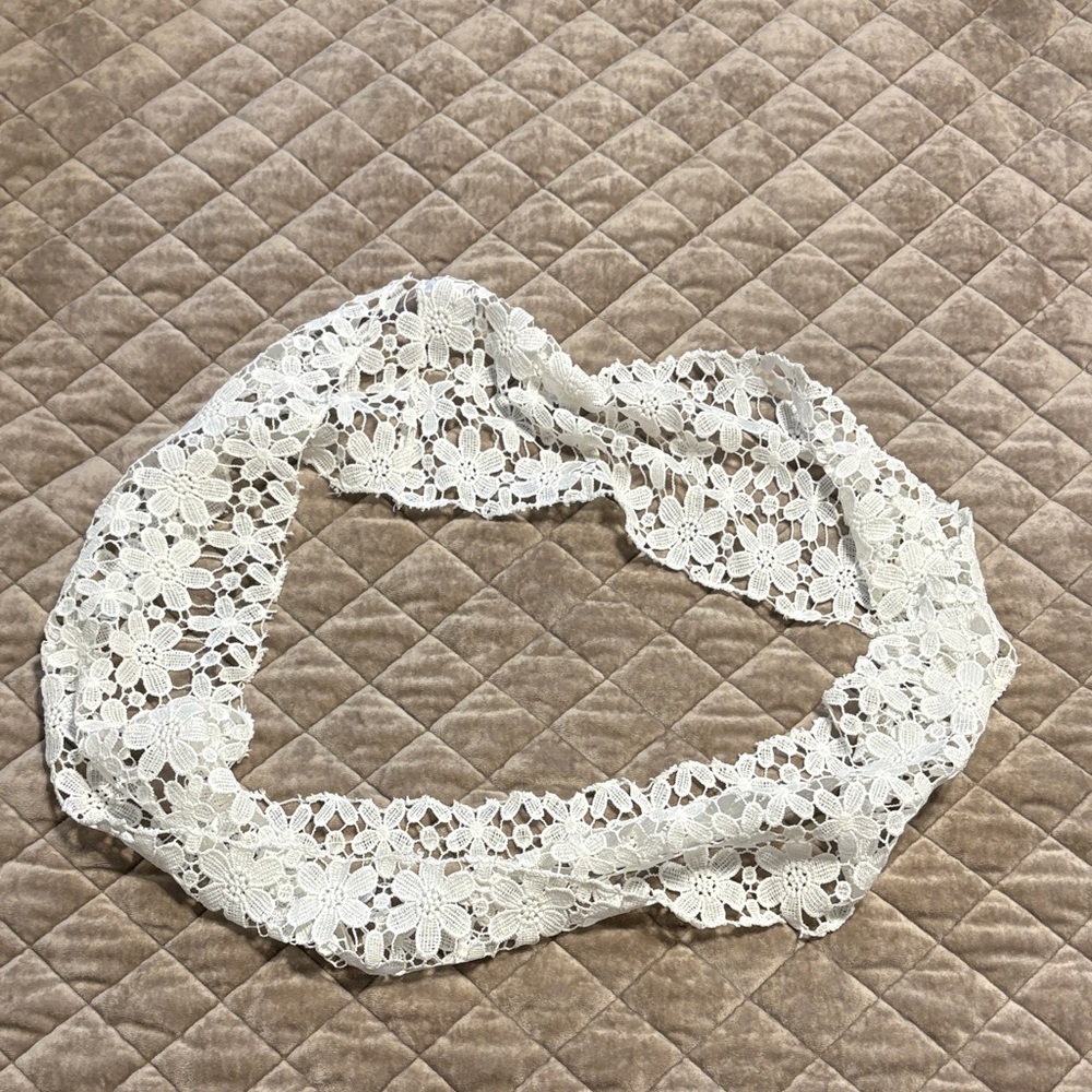 Elegant Floral Lace Scarf in Cream